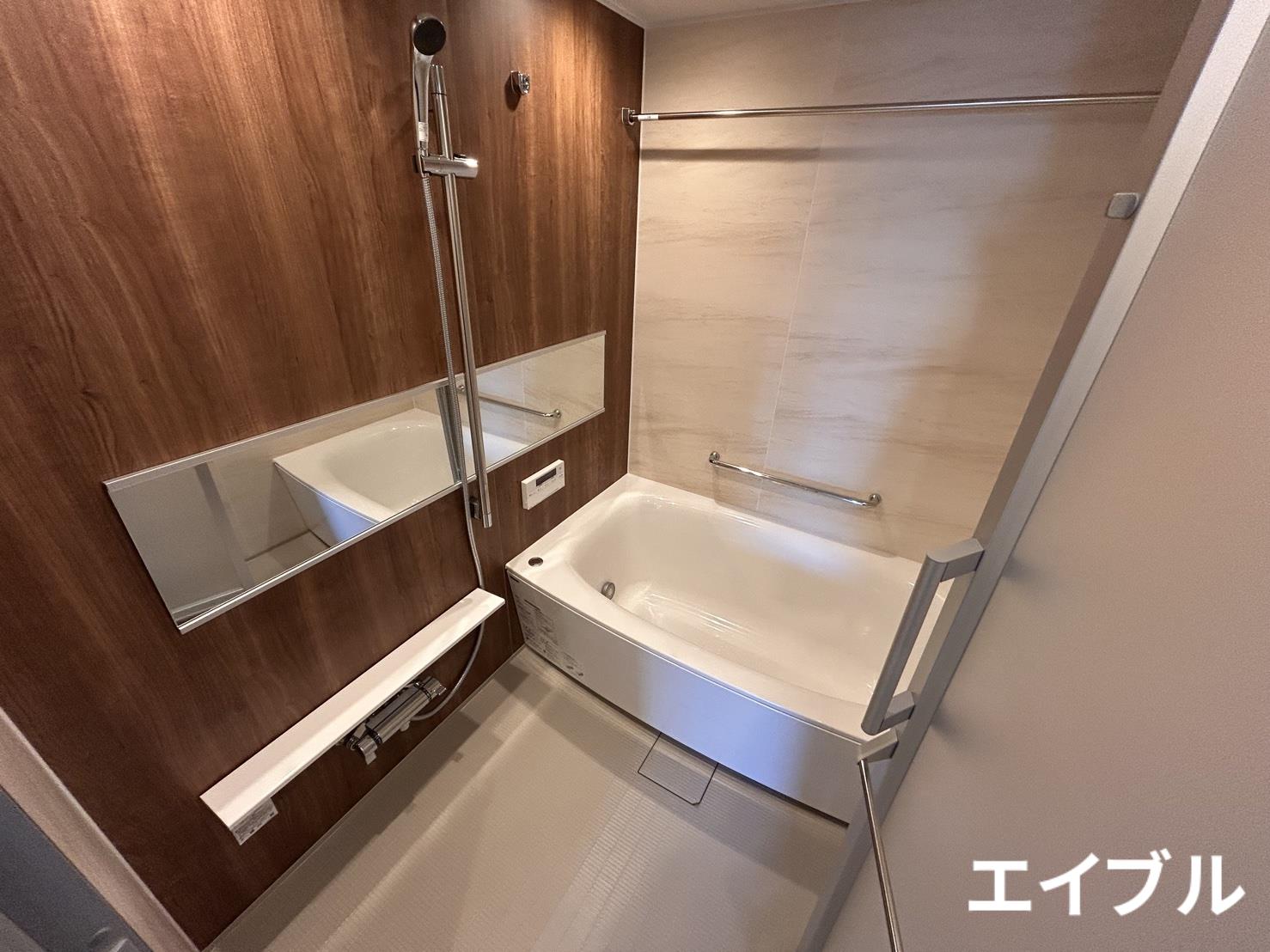 バス・シャワールーム　同じ部屋タイプの別部屋の写真です。現況と異なる場合は現況を優