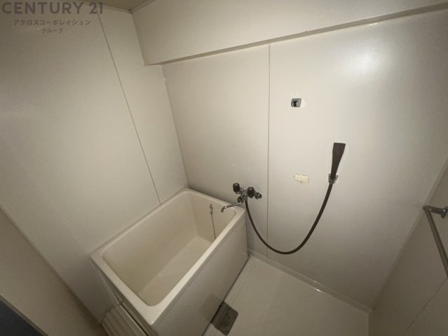 バス・シャワールーム　シンプルで機能的なユニットバスです