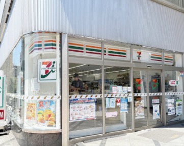 コンビニ　セブンイレブン 品川西五反田3丁目店（コンビニ）まで92m