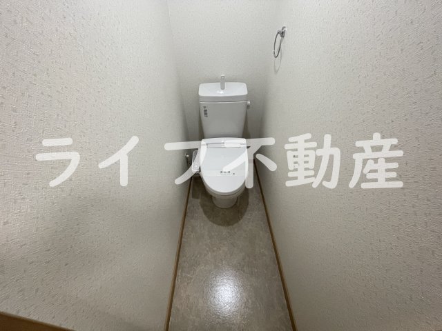 トイレ　落ち着いた色調のトイレです