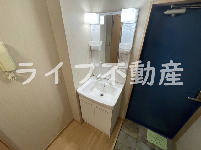 洗面設備　独立洗面台、朝の身支度には欠かせません