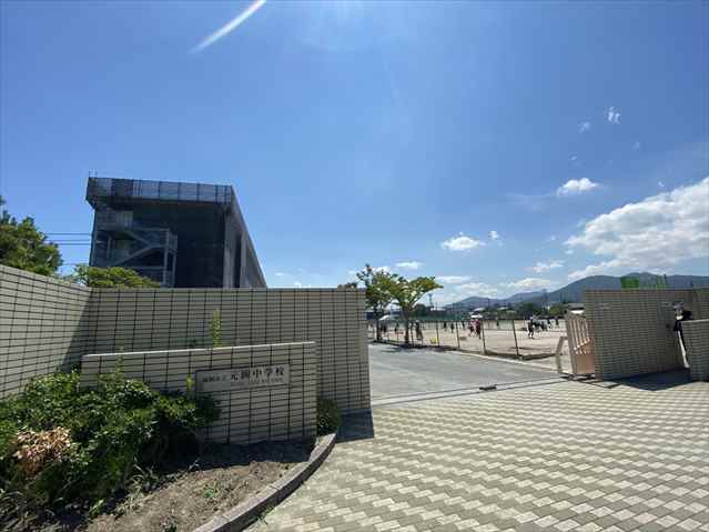 中学校　福岡市立中学校元岡中学校（中学校）まで1857m