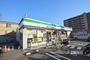 コンビニ　ファミリーマート鶴見諸口一丁目店（コンビニ）まで240m