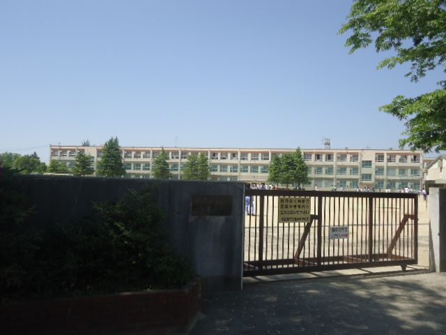 中学校　名古屋市立猪高中学校（中学校）まで881m