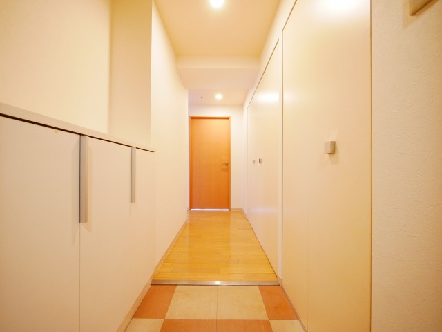 玄関　明るい玄関がお出迎えです☆