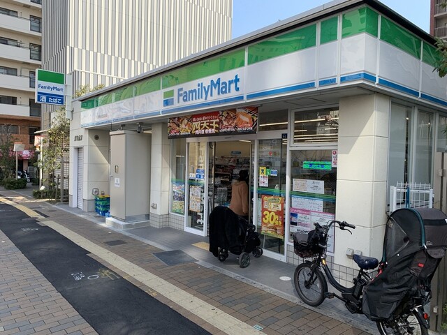 コンビニ　ファミリーマート兵庫県民会館前店（コンビニ）まで221m