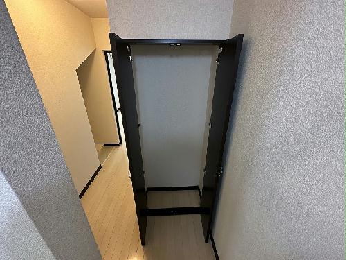 収納　玄関前