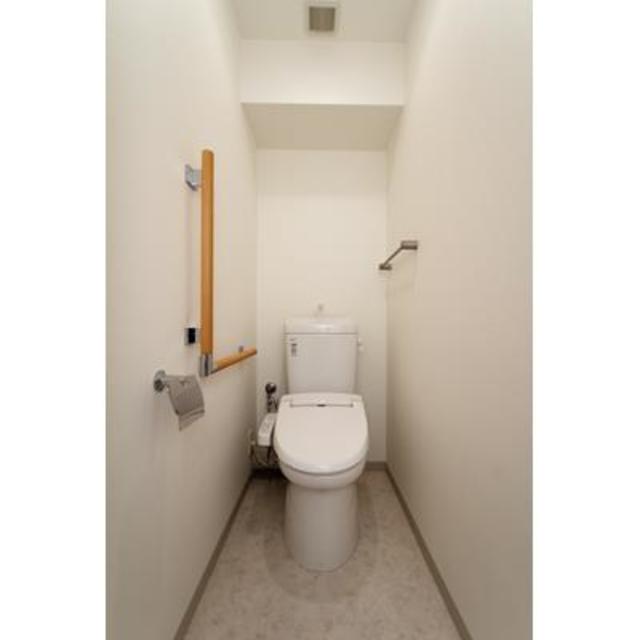 トイレ　※写真は同タイプ住戸です。