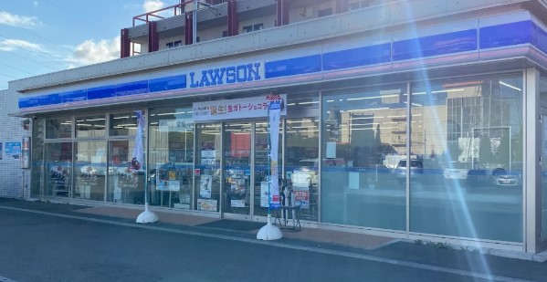 コンビニ　ローソン厚木恩名一丁目店（コンビニ）まで655m