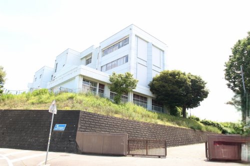 中学校　牛久市立下根中学校（中学校）まで1577m