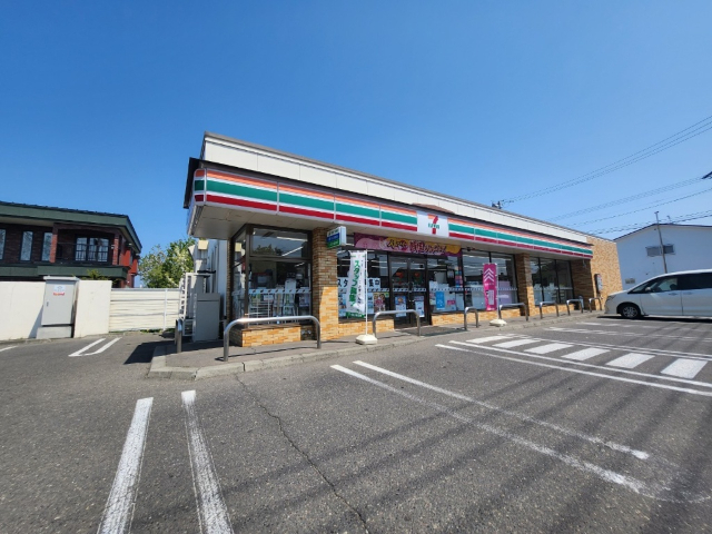 コンビニ　セブンイレブン帯広西１４条北店（コンビニ）まで354m