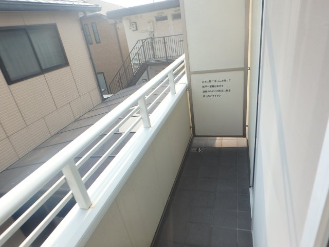 バルコニー　暖かな日差しのふりそそぐバルコニー