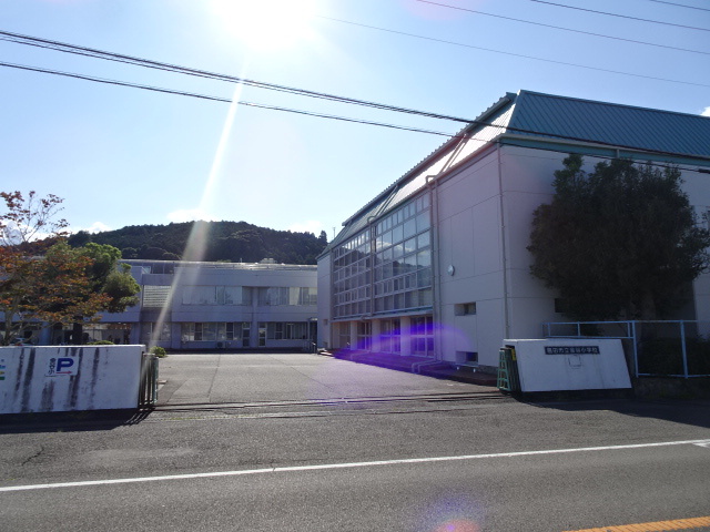 小学校　金谷小学校（小学校）まで898m