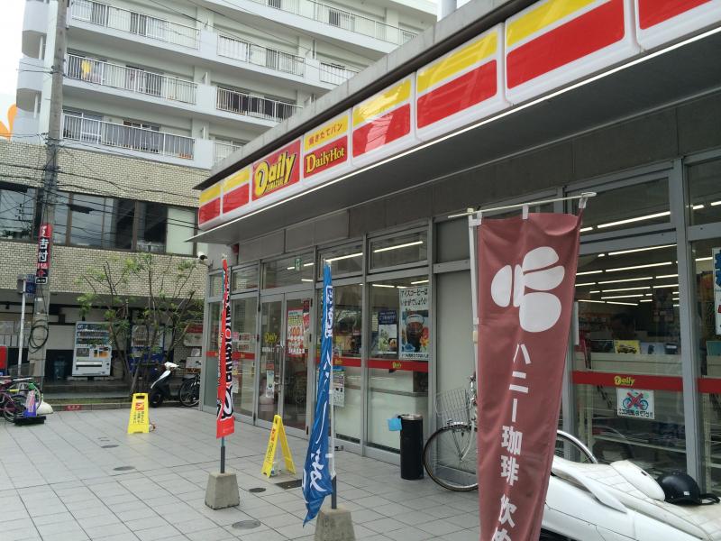 コンビニ　デイリーヤマザキ 福岡西新4丁目店（コンビニ）まで128m