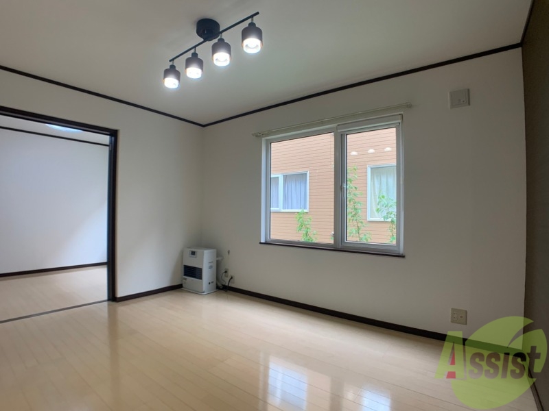 居室・リビング　明るいお部屋は気持ちよく過ごせそうですね。