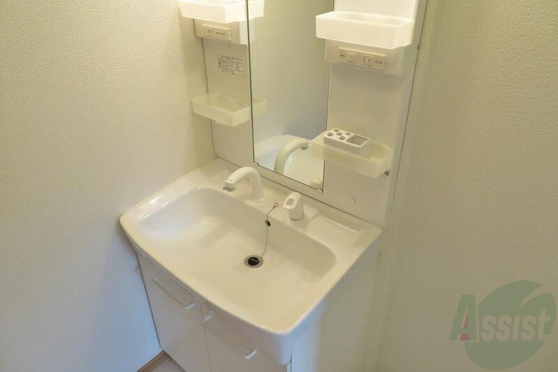 洗面設備　洗面台は独立になっているので忙しい朝もバッチリですね。