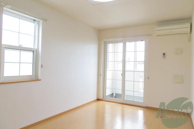 居室・リビング　リビングは広く陽当たりも良いお部屋になっています。