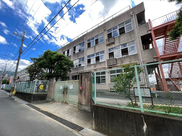 小学校　東大阪市立義務教育学校　池島学園　前期課程校舎（小学校）まで417m