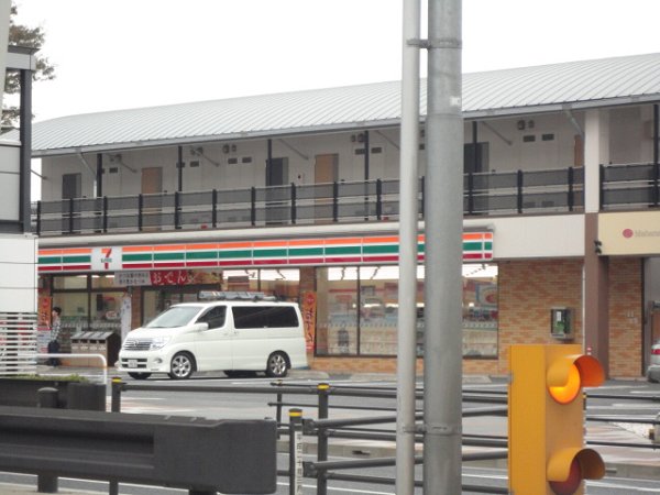 コンビニ　セブンイレブン（コンビニ）まで142m