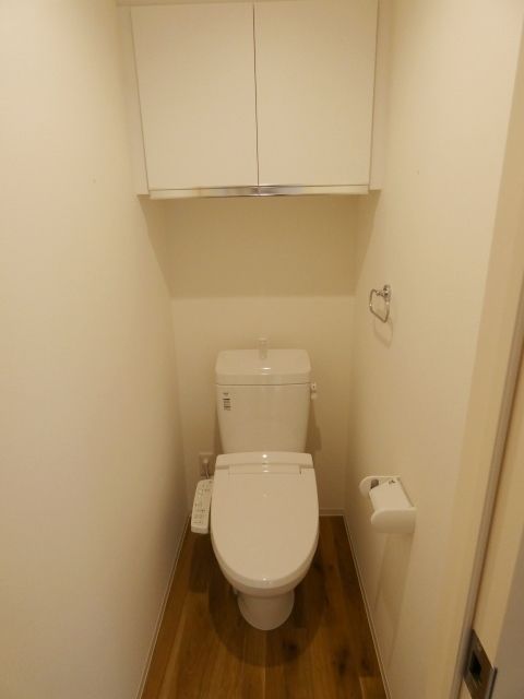 トイレ　ウォシュレット付きです。