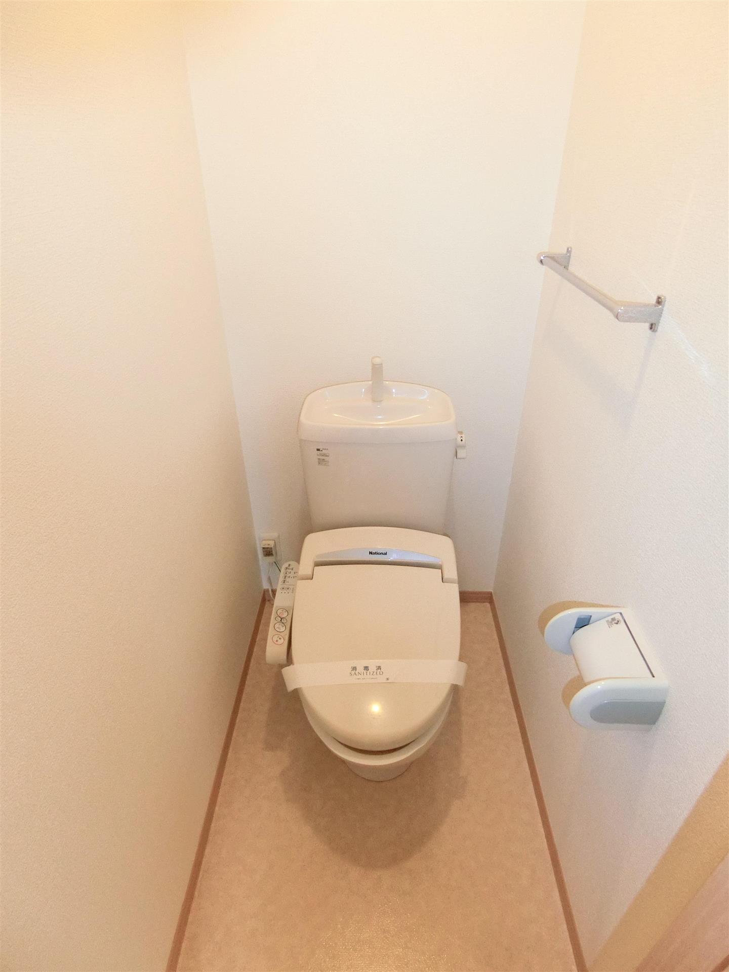 トイレ　ウォシュレット機能付き洋式トイレです♪