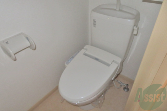 トイレ　嬉しいウォシュレット機能付きです。シャワートイレは便利です