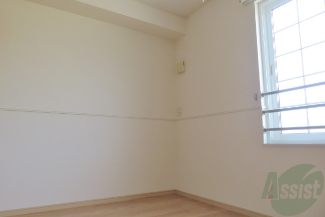 その他部屋・スペース　こちらは寝室です。広々としていて快適に過ごせますよ。