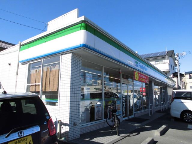 コンビニ　ファミリーマート（コンビニ）まで380m