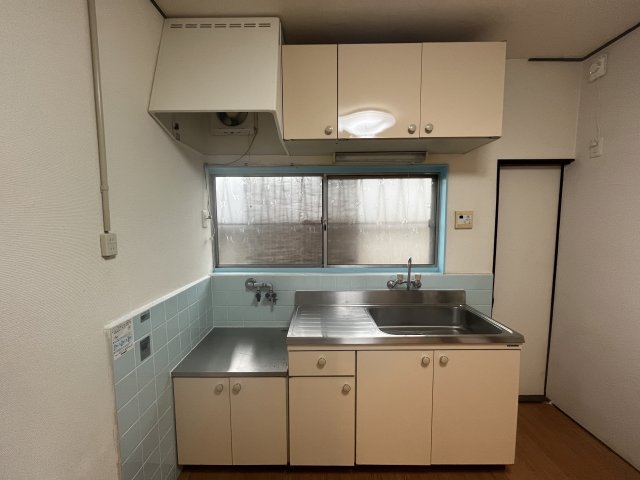 泉佐野市鶴原貸家のキッチン写真