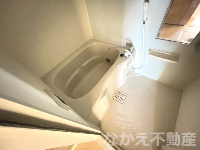 バス・シャワールーム　コンパクトで使いやすいお風呂です