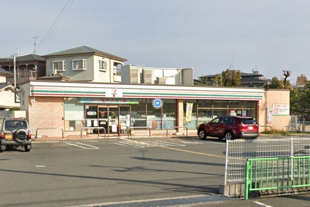コンビニ　セブンイレブン　茨木東奈良店（コンビニ）まで492m