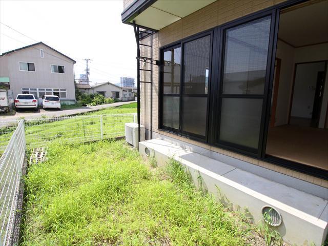 庭　松山市南江戸　ルミシエール１８　専用庭