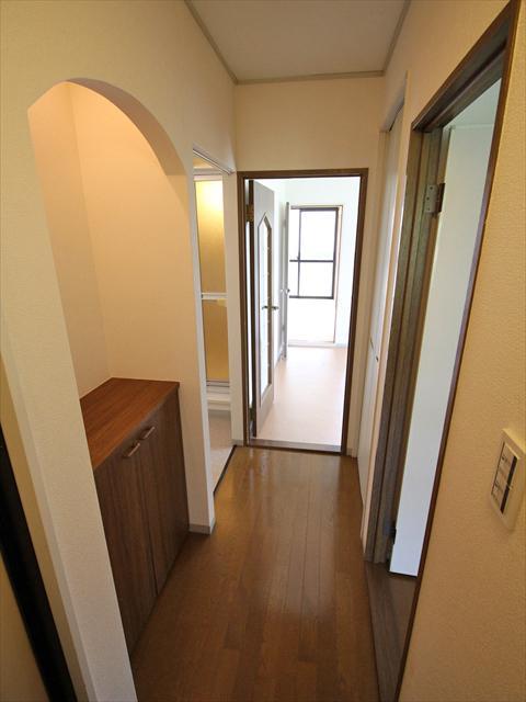 その他　松山市南江戸　ルミシエール１８　廊下
