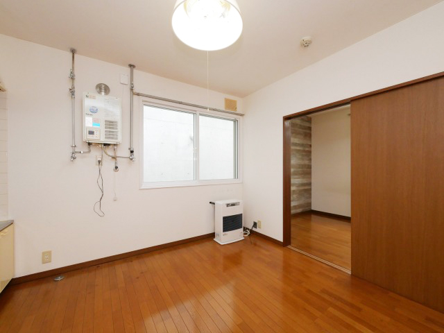 居室・リビング　◆最上階角部屋の1DK！◆ネット無料・灯油暖房で経済的！