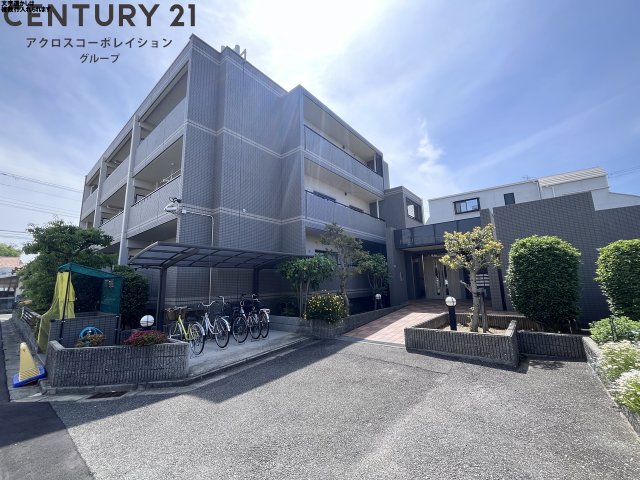 建物外観　安心のオートロック付きです☆
