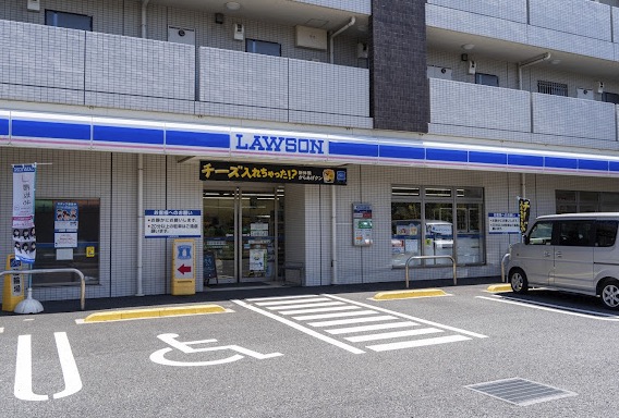 コンビニ　ローソン板橋赤塚六丁目店（コンビニ）まで559m