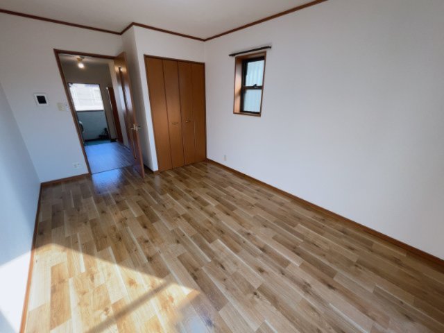 居室・リビング　別部屋同一間取りのお写真となります。