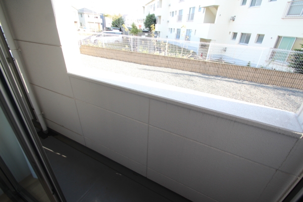 バルコニー　※参考写真　103号室の室内写真です。色・設備等の違いや反転