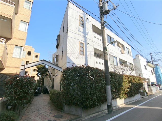 建物外観　1990年7月築　鉄骨造地上3階建て総戸数9戸の賃貸マンショ