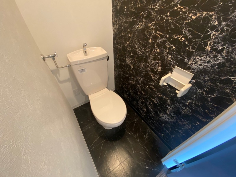 トイレ　こちらはトイレです。清潔感があり、安心して使用できます。