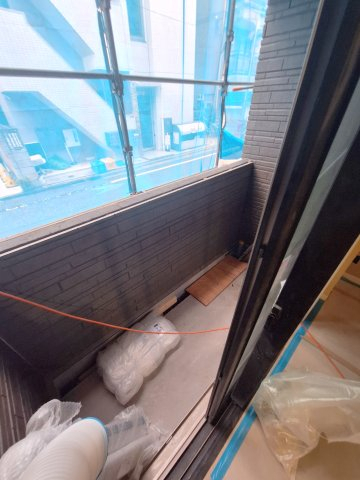 バルコニー　バルコニー（建築中）
