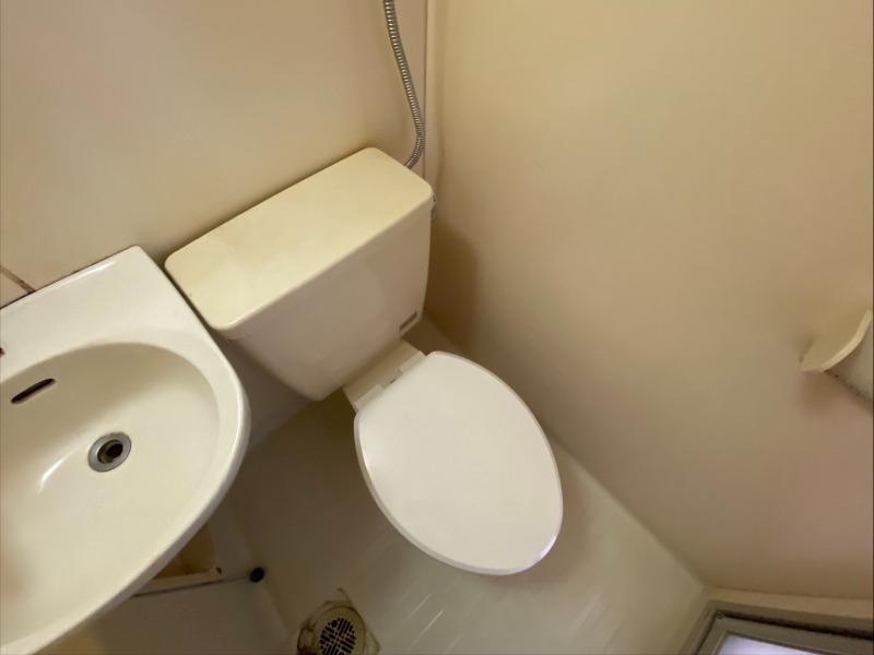 トイレ　こちらはトイレです。清潔感があり、安心して使用できます。
