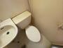 トイレ　こちらはトイレです。清潔感があり、安心して使用できます。