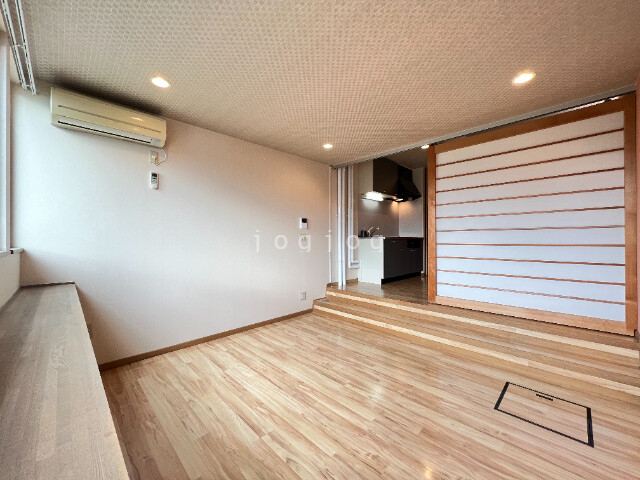 居室・リビング　室内に段差があるオシャレな造り☆