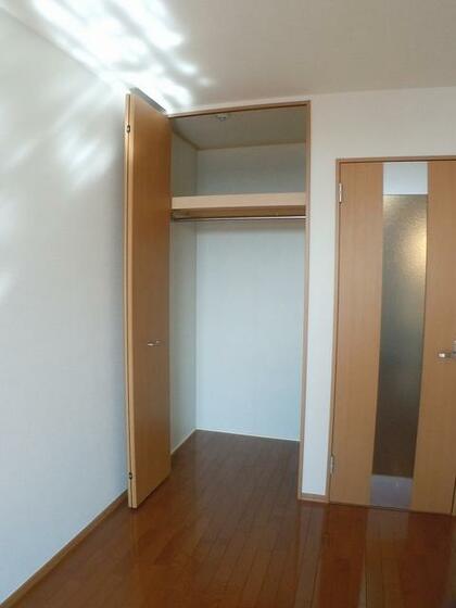 収納　参考画像：同建物の別のお部屋の写真です