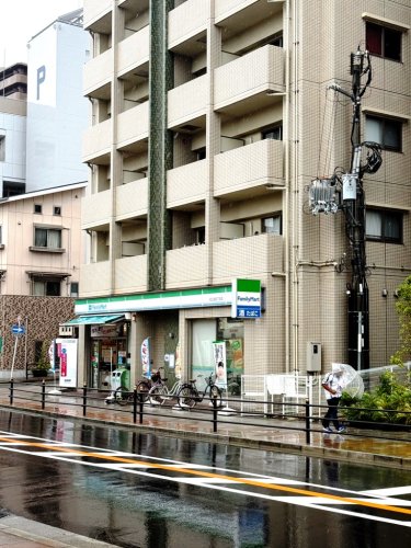 コンビニ　ファミリーマート　西三国四丁目店（コンビニ）まで71m