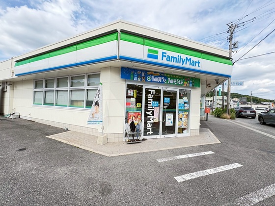 コンビニ　ファミリーマート八本松駅前店（コンビニ）まで348m