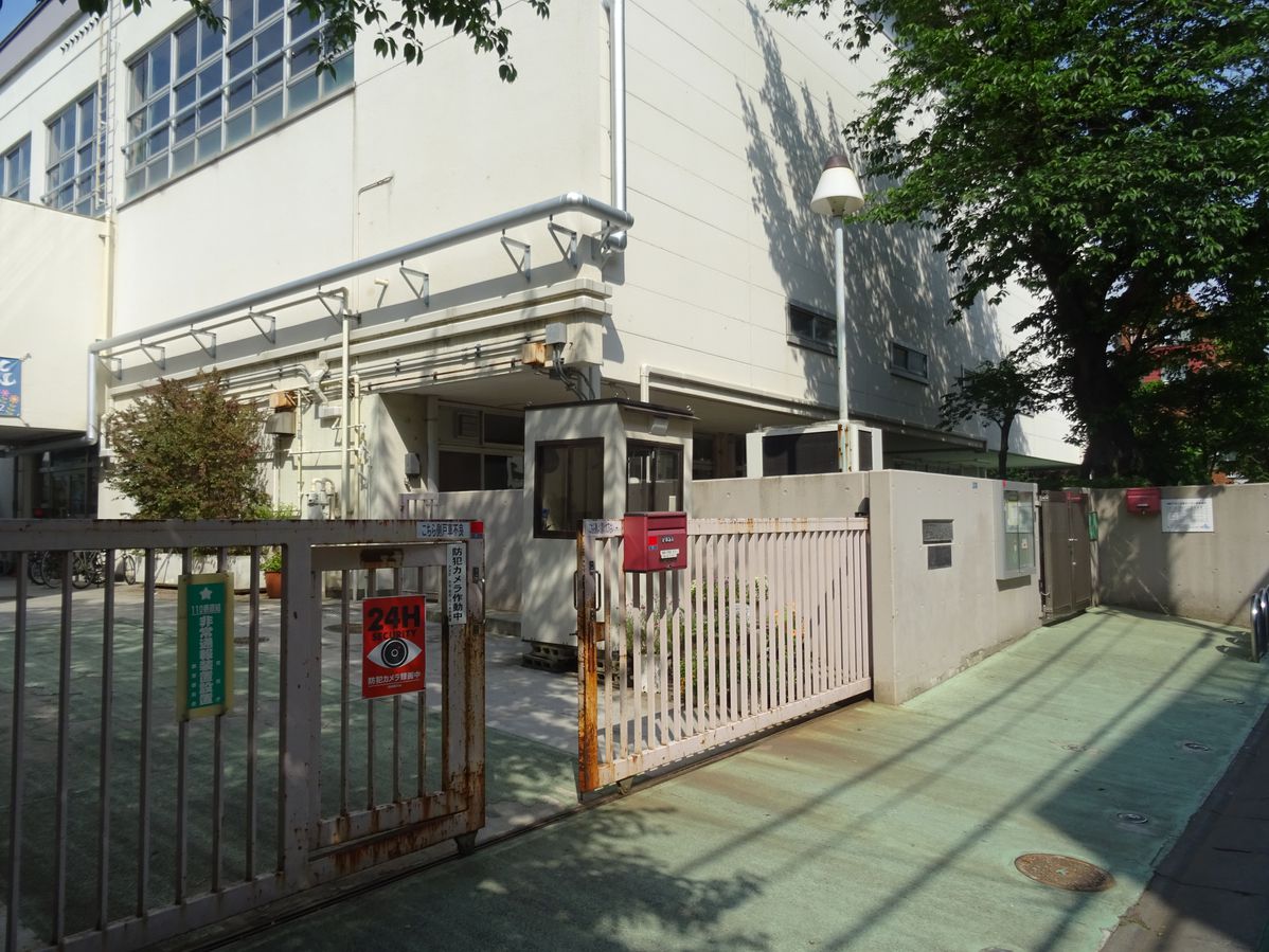 小学校　鳩森小学校（小学校）まで398m