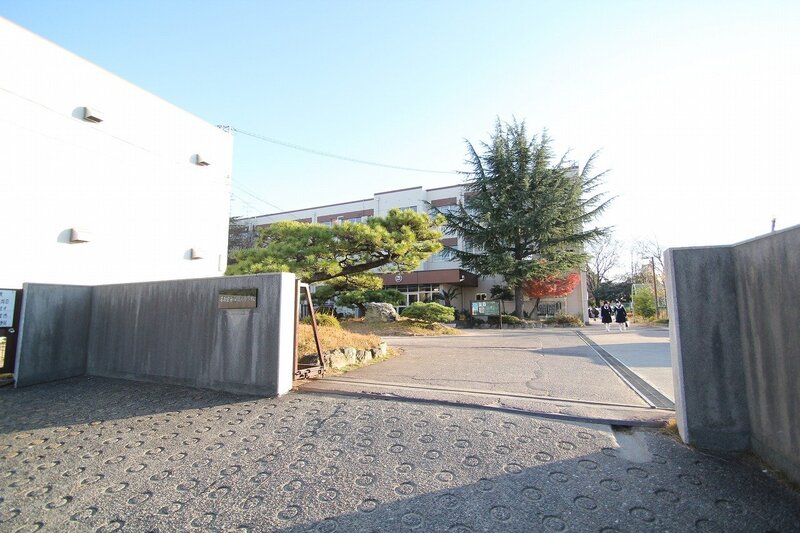 中学校　名古屋市立猪高中学校（中学校）まで319m