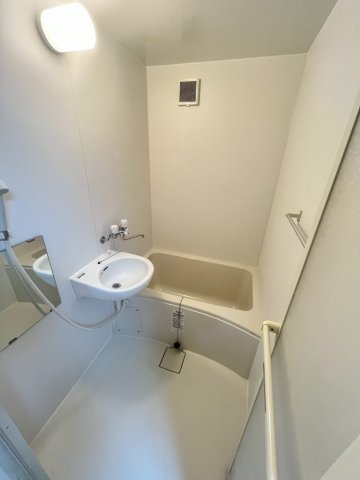 バス・シャワールーム　同物件、別号室の参考写真です。